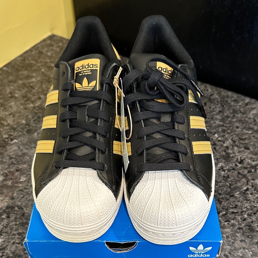 Adidas Superstar Sneakers